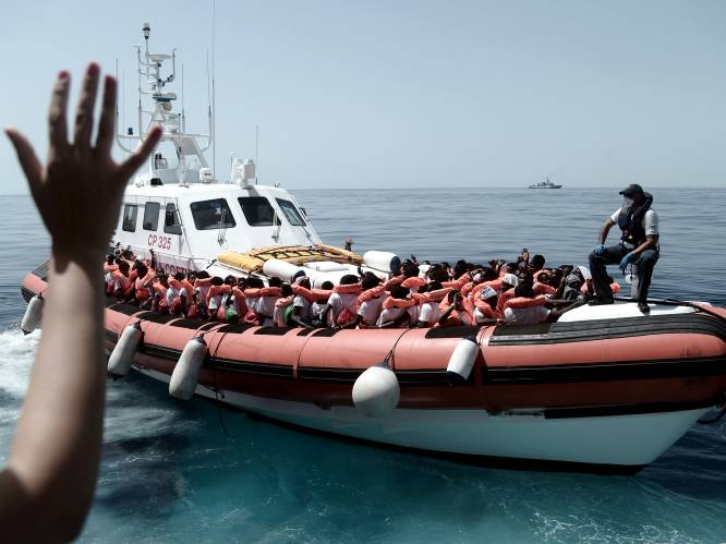 Franse kustwacht onderschept 30 migranten op Kanaal, ook kinderen en baby aan boord