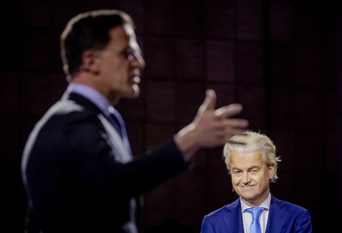 Geert Wilders (PVV) in debat met Mark Rutte (VVD)  tijdens het verkiezingsdebat van EenVandaag voor de Provinciale Staten-verkiezingen, vanuit de Erasmus Universiteit in Rotterdam.