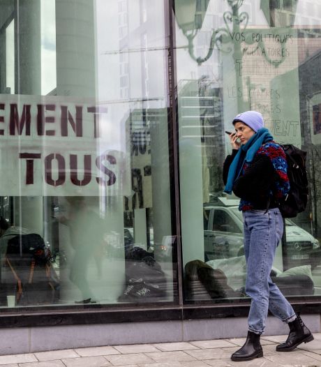 Des citoyens livrent du mobilier de Fedasil aux demandeurs d'asile: “l’Etat devrait avoir honte”