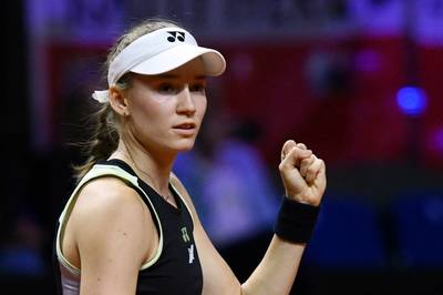 Elena Rybakina sort Iga Swiatek, double tenante du titre, et se hisse en finale à Stuttgart
