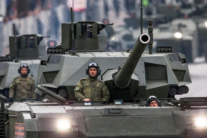 Archiefbeeld: T-14 Armata-gevechtstanks-14 tijdens een parade op het Rode Plein in Moskou.