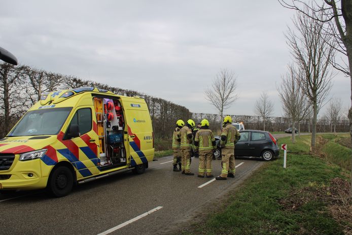 De brandweerdienst heeft het slachtoffer ter plekke behandeld, en hierna meegenomen naar het ziekenhuis.
