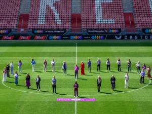 FC Utrecht Vrouwen vragen met ‘Draag die band!’ aandacht voor hart- en vaatziekten bij vrouwen