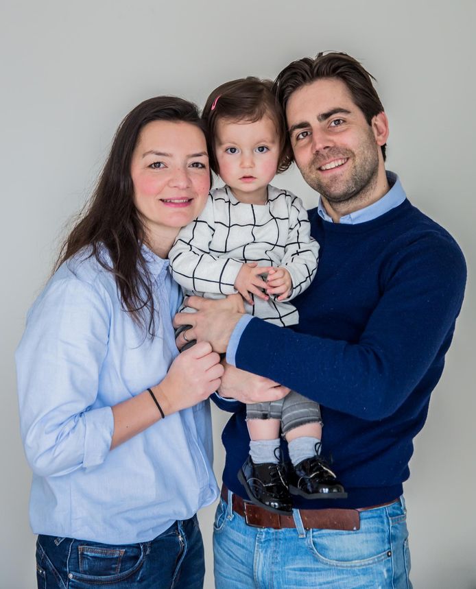 Bram en Emine Verbrugge met dochter Sara.