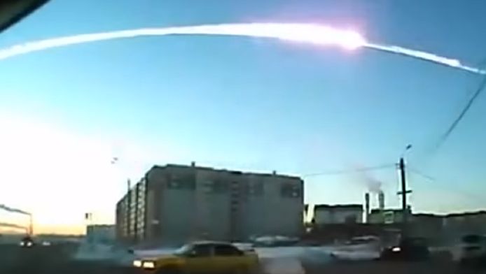 De meteoor die in februari 2018 een enorme explosie veroorzaakte nabij het Russische Tsjeljabinsk.
