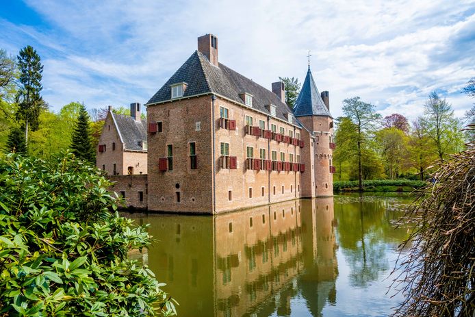 De Nederlandse koning stelt kasteel Het Oude Loo ter beschikking, waar vanaf april ruimte is om zes tot acht Oekraïense gezinnen op te vangen.