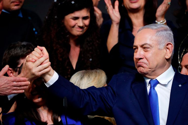 Tijdens zijn overwinningstoespraak sprak Netanyahu, voor het eerst sinds zijn campagne, het hele volk toe. Beeld AFP
