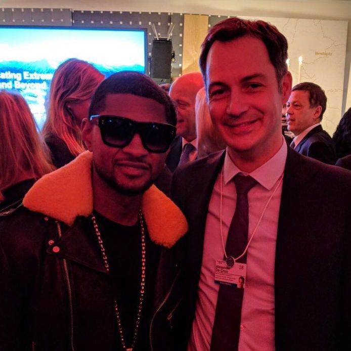 De Croo zit momenteel in Davos, waar hij op de foto ging met Usher.