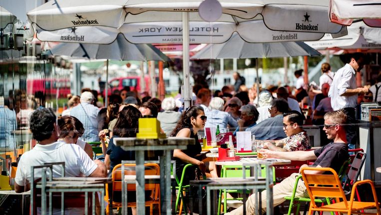 Terras op de Kop van Zuid in Rotterdam. Beeld ANP