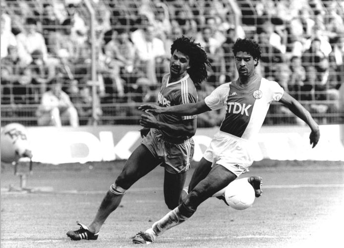 1986: Ajax-PSV. Duel tussen Ruud Gullit en Frank Rijkaard.