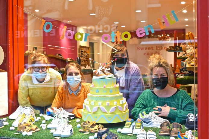 Kinderschoenenwinkel Otto Lili trakteert met snoepjes voor