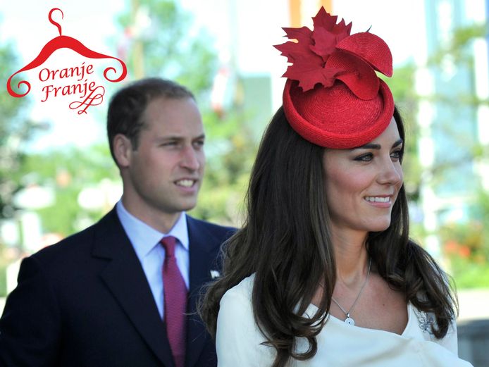 Diplomatie van de bovenste plank: in Canada hult Catherine zich in de nationale kleuren van het land. Op haar hoed prijkt de Maple Leaf.