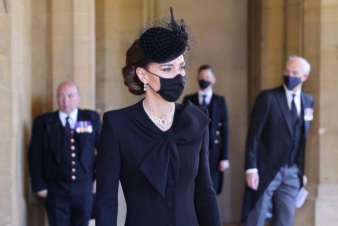 Tijdens de begrafenis van prins Philip vorig jaar droeg prinses Kate een subtiele, korte, doorzichtige sluier.