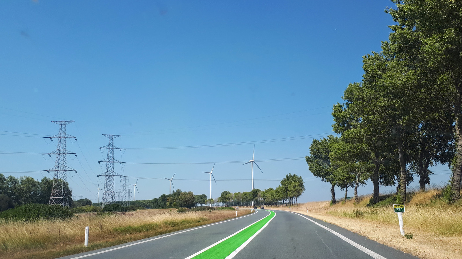 Foutje bij de provincie verkeerde groene streep op weg naar Westerscheldetunnel Foto AD.nl