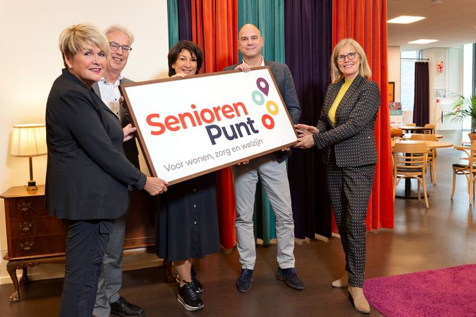 V.l.n.r. Bestuurders Angela Pijnenburg van Wooninc.) en Luc Severijnen van 'thuis, directeur Pascale Bartels van het klantencentrum WoonincPlusVitalis en directeur Roy Beijnsberger van Woonbedrijf onthullen het nieuwe logo van SeniorenPunt. 

Inge Fleischeuer (bestuurder Vitalis Woonzorg G