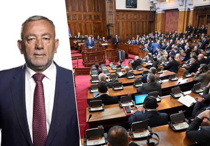Zvonimir Stevic et le Parlement serbe.