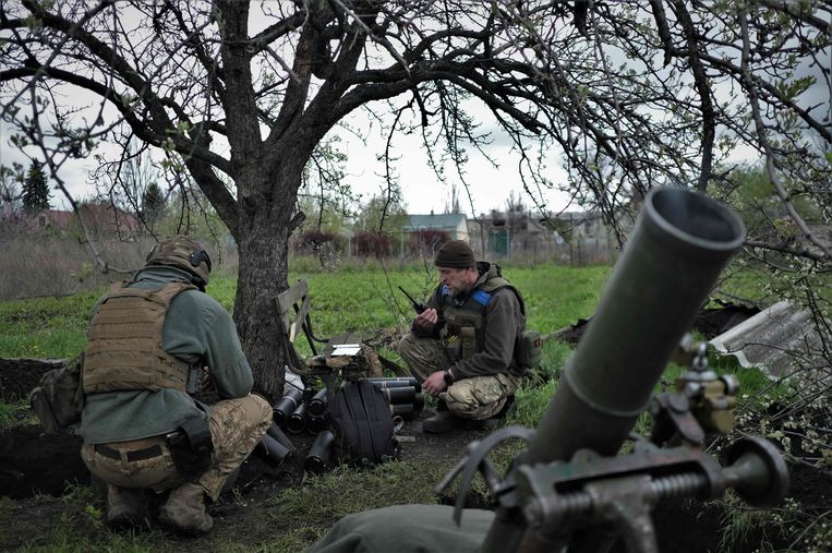 Ukrainian troops cross the Dnipro River, possibly a prelude to an offensive