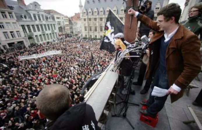 De onafhankelijkheid van Gent werd uitgeroepen op 31 maart 2008, vanop een bierbak op het terras van NTGent.