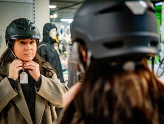 ‘Doe niet zo moeilijk snorfietser, zet die helm op’
