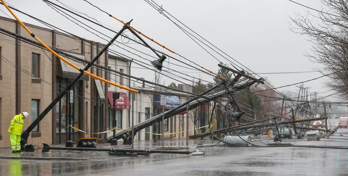 Elektriciteitspalen zijn omgewaaid in Watertown, Massachusetts.
