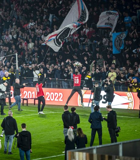 PSV viert in eigen stadion feest met bijna 20.000 fans
