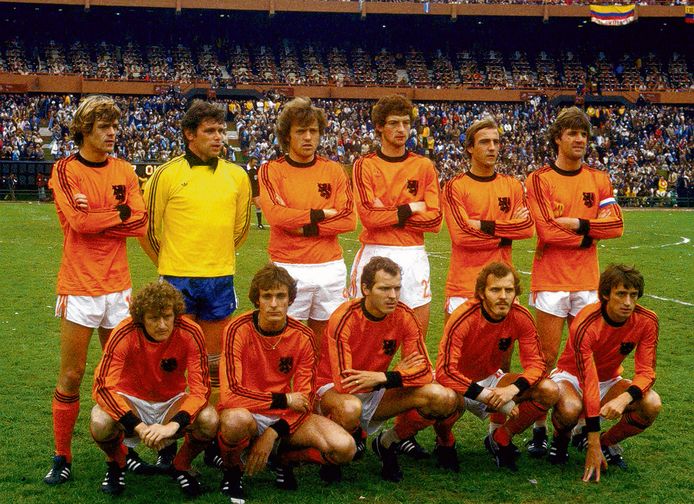 Oranje voor de finale van het WK 1978 tegen Argentinië. Vlnr: Johnny Rep, Jan Jongbloed, Arie Haan, Ernie Brandts, Johan Neeskens, Ruud Krol, Wim Jansen, Jan Poortvliet, Willy van de Kerkhof, Rene van de Kerkhof en Rob Rensenbrink.