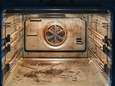 Oven schoonmaken zonder chemische troep? Kacie legt op TikTok uit wat haar oplossing is