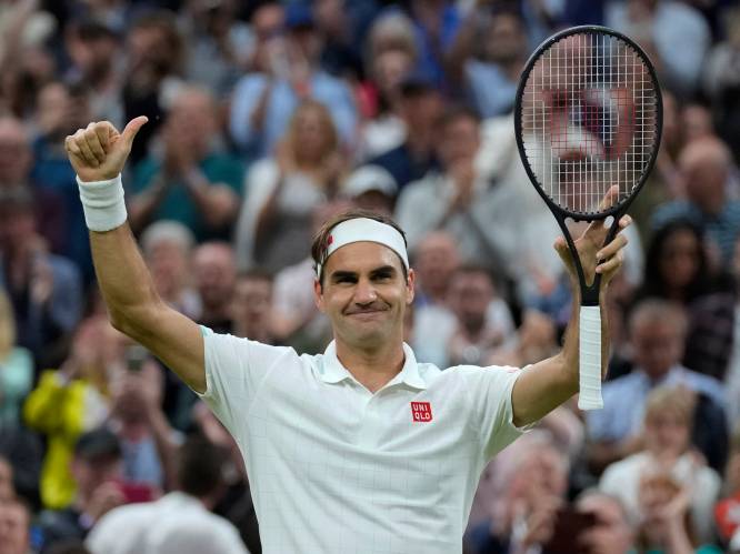 WIMBLEDON. Federer en Djokovic scharen zich probleemloos bij laatste acht, tienersensatie Raducanu moet toernooi ziek verlaten 
