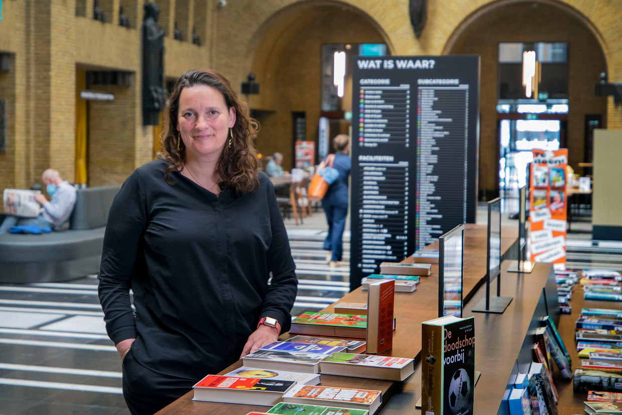 Directeur Deidre Carasso in de hoofdvestiging van de Utrechtse bibliotheek aan de Neude.