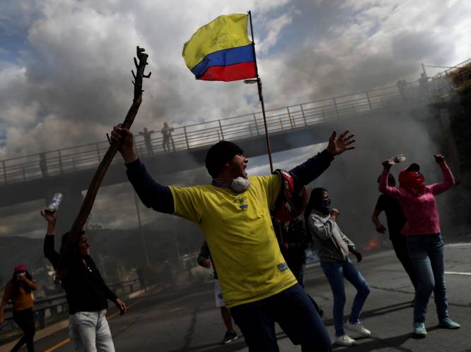 Chaos in Ecuador: leger op straat in hoofdstad Quito, betogers vallen tv-station en redactie krant aan