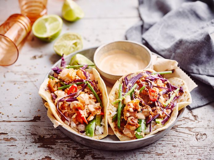 Taco's met crispy zalm en sushirijst van Jelle Beeckman