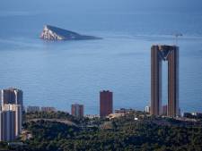 Eén na hoogste woontoren van Europa: zwembad op 46ste verdieping biedt spectaculair uitzicht