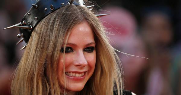 Avril Lavigne in lappenmand door ziekte van Lyme | Show ...