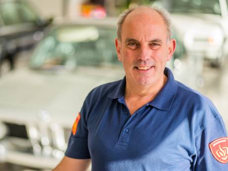 Het brandweerteam van Hans Trouborst is gespecialiseerd in spouwmuren: ‘Ga niet met spuitbus en aansteker een wespennest te lijf‘