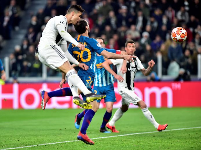 Cristiano Ronaldo maakte een hattrick tegen Atlético Madrid in de achtste finales van de Champions League.