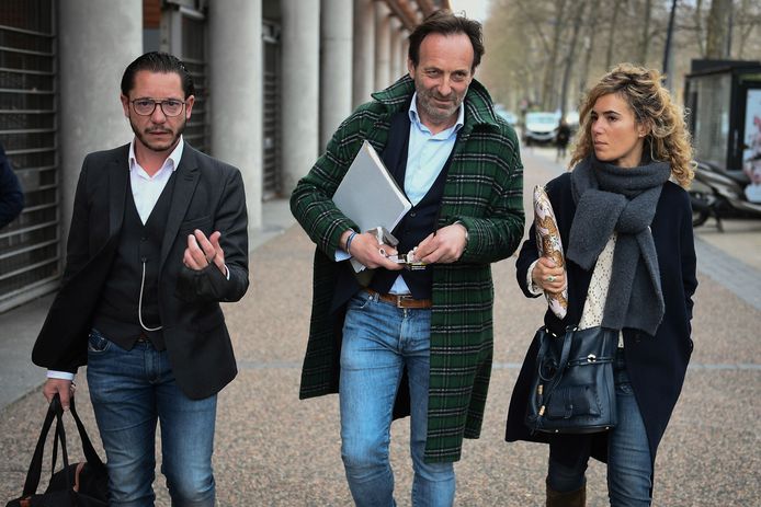 Les avocats de Cédric Jubillar, Jean-Baptiste Alary, Alexandre Martin et Emmanuelle Franck, devant le palais de justice de Toulouse, le 11 février 2022, avant l'audition de leur client.