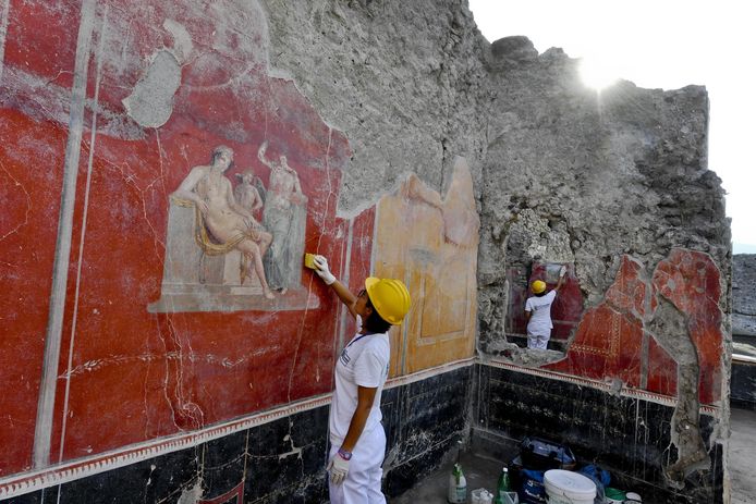 Archeologen in Pompeii legden begin deze maand muren bloot met daarop fresco‘s die prima bewaard bleven.