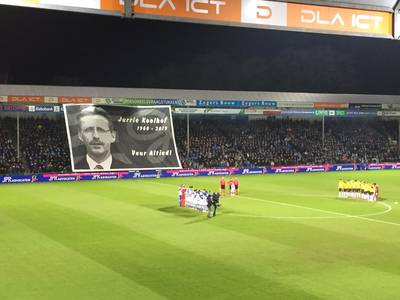 Indrukwekkend eerbetoon bij De Graafschap-NAC aan Jurrie Koolhof