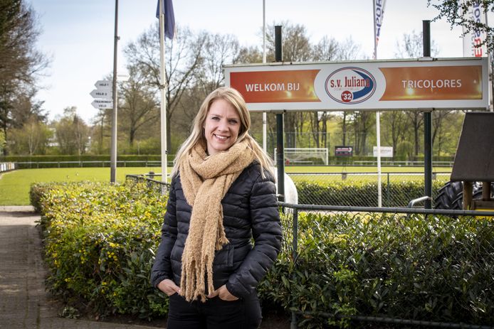 Rita Prins-van Tilbeurgh op sportpark Groot Driene, thuishaven van de 'Tricolores', Juliana'32.