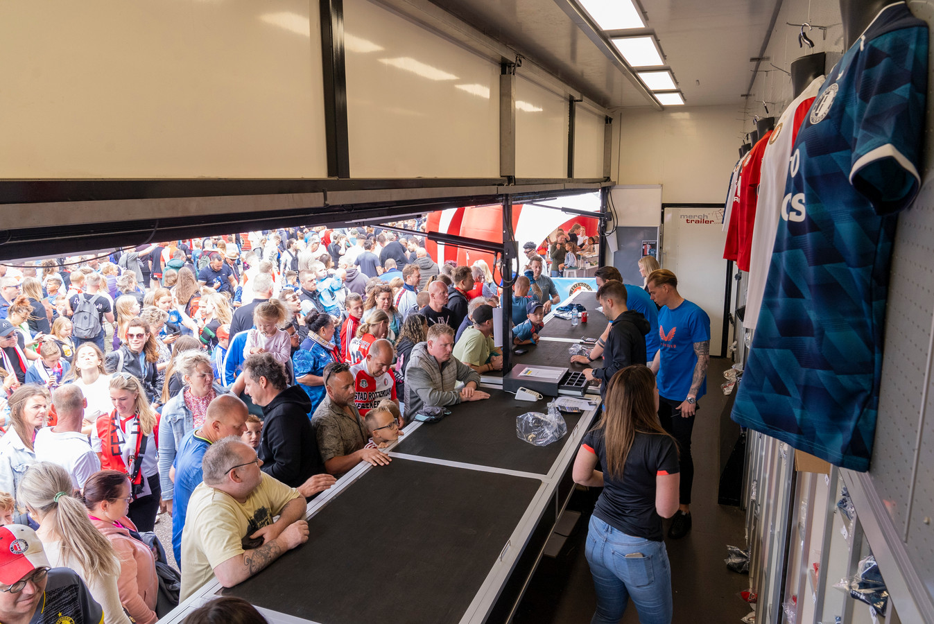 Twee Broers Steken Adidas En Nike De Loef Af En Kleden Nu Feyenoord En Twente Maar Fans Moeten 