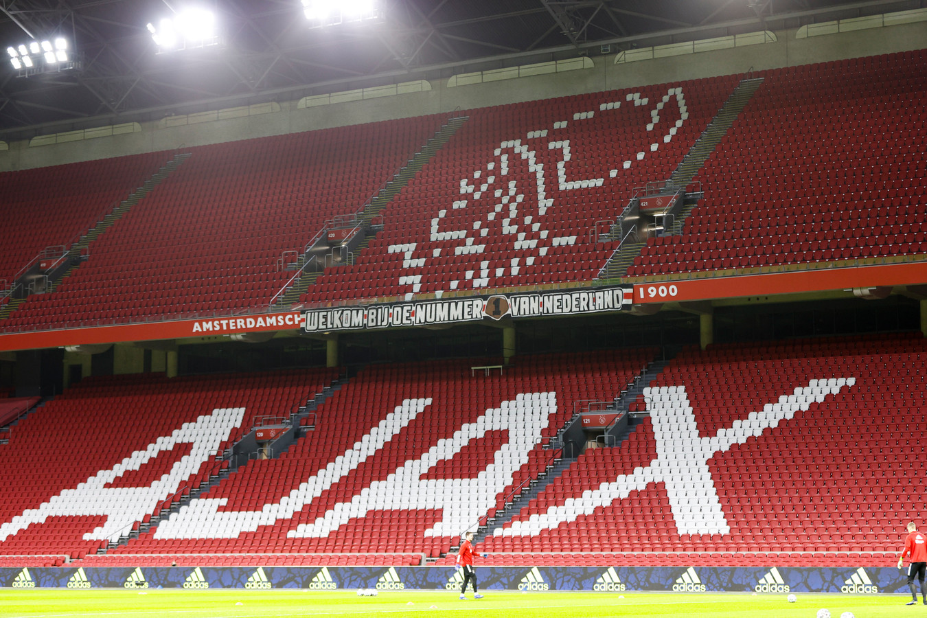 Ajax mag de mogelijke kampioenswedstrijd tegen AZ spelen in een deels gevulde Johan Cruijff ArenA.