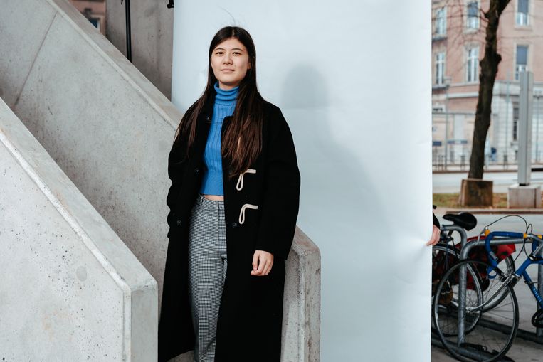 Lotus Li: ‘Mensen zeggen: ‘klaag niet zo. de oorlog, dát was afzien’. Dat maakt het moeilijk om aan te geven dat ook wij het soms moeilijk hebben.’   Beeld Damon De Backer