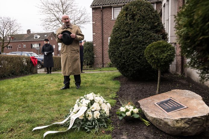 Marcel Meijer Hof bij de onthulling van de gedenkplaquette bij de Bethelkerk.