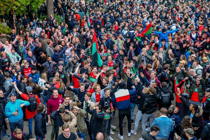 Eind mei promoveerde NEC via de play-offs naar de eredivisie. Voor De Goffert barstte een spontaan volksfeest los. Drie maanden later staat de Nijmeegse voetbalclub op de drempel van haar rentree op het hoogste Nederlandse voetbalniveau.