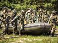 Militairen van de landmacht tijdens een oefening in Duitsland.