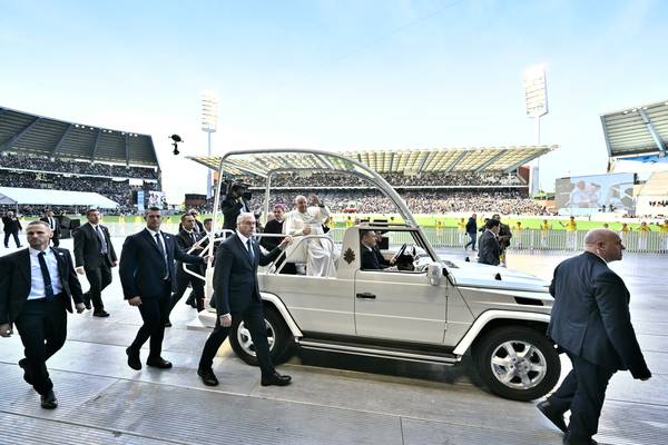 Paus Franciscus op bezoek in het Koning Boudewijnstadion op 29 september 2024.