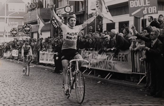 Frans Van Looy tijdens zijn tweede overwinning van de Sluitingsprijs in Putte in 1977.
