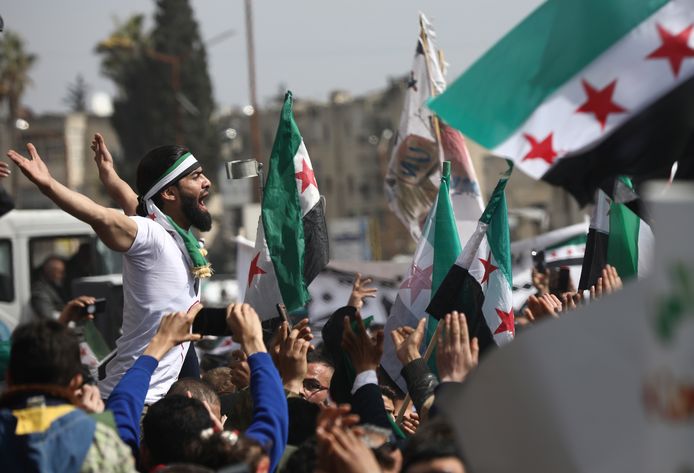 In Idlib, het laatste bolwerk van het verzet in Syrië, zijn maandag duizenden mensen de straat opgegaan.