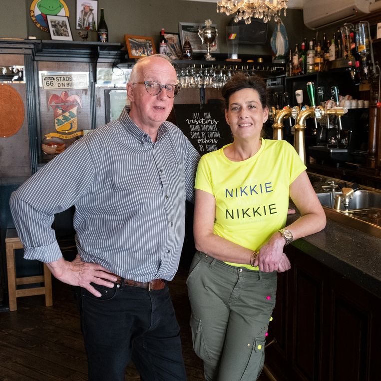 Annabel Gerrard (rechts) van stadscafé D'n Burger in Den Bosch. Beeld Sabine van Wechem