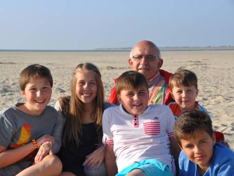 Geliefde dokter Arne (77) was net zo betrokken bij zijn patiënten als bij zijn gezin: ‘Hij was erg trots op ons’
